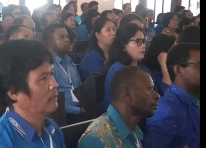 Bupati Beserta Sekda Nabire Menghadiri Kegiatan Temu Raya Majelis Klasis GKI Di Kabupaten Nabire