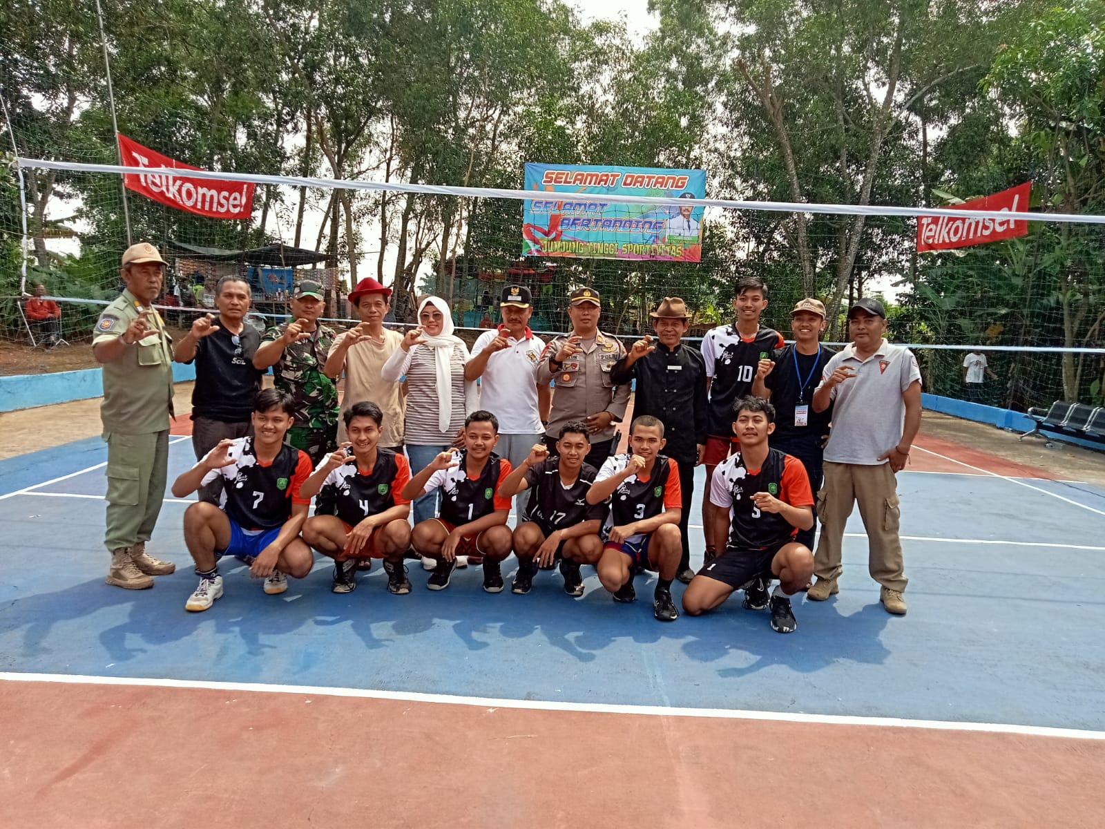 Kapolsek Hadiri Tournament Bola Voly Keoala Desa Cikaum Barat