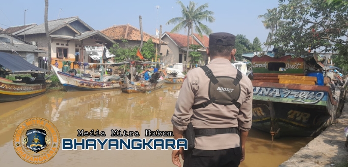 Polisi Polsek Blanakan Laksanakan Patroli Sungai Untuk Mengetahui Debit Air